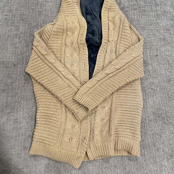 Fleece - Picture 1 of 3